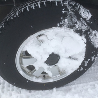 トーヨータイヤほぼ新品ジムニー用スタッドレスタイヤ