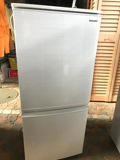 激安正規品 2019年　シャープ　冷蔵庫　１３７Ｌ　LED照明　美品 冷蔵庫