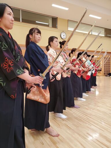 剣舞右近流雲組稽古 袴着付け 刀の所作 抜刀納刀 右近流の型をゆっくり丁寧に稽古していきます 女性限定なので安心です 刀にちょっとでも興味 剣舞右近流雲組 門前仲町の日本芸能の生徒募集 教室 スクールの広告掲示板 ジモティー