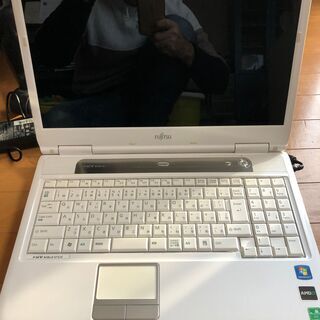 Fujitsu　FMV-BIBLO　NF/E30　ノートパソコン...