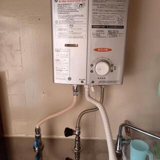 受け渡し予定者決まってます❗値下げしてますよ😃26日までに取りに来て頂ける方！給湯器　LPガス用