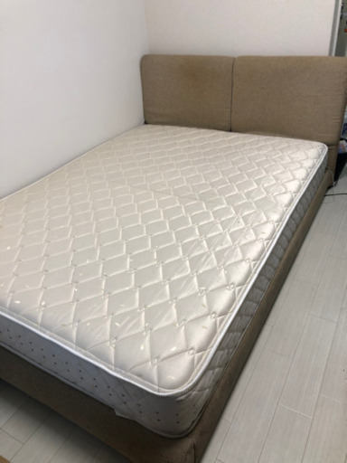 【価格交渉可能】ダブルベッド　マットレス付き　140×215cm