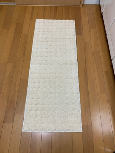 【新品】クリーム色　Polka Dot キッチンマット