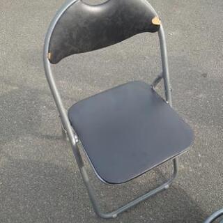 12脚のパイプ椅子（黒色）