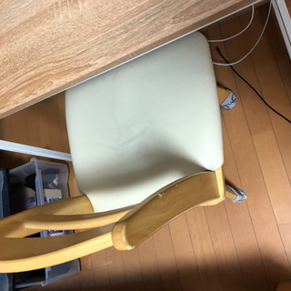 ニトリの机と椅子