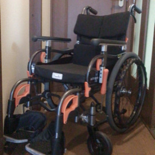介護用車椅子(小さい身体の方オススメ)