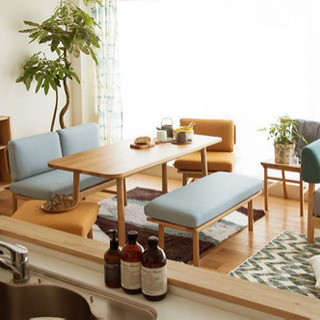 ダイニングテーブル　その２　こちらはちょっとキズがあります。