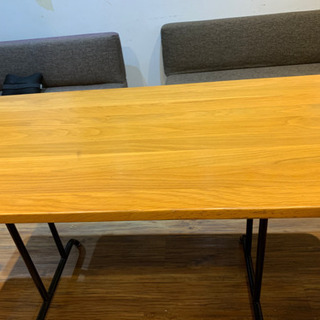 ダイニングテーブル　その２　こちらはちょっとキズがあります。