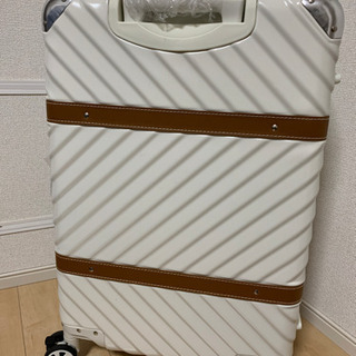 スーツケース新品　定価18000円でした。