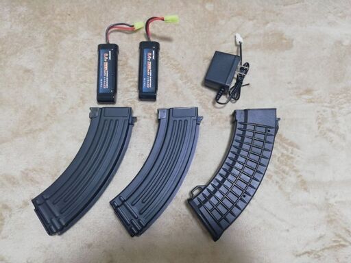 AK47 スタンダード 東京マルイ バッテリー、マガジン付き！！