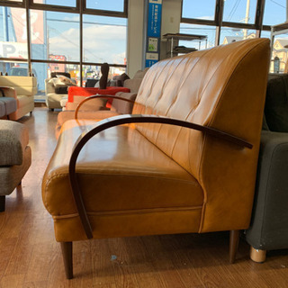 高級感溢れる！B-COMPANYの2人掛けソファです！