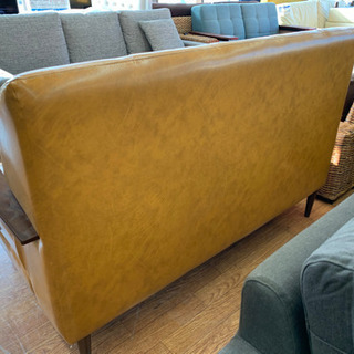 高級感溢れる！B-COMPANYの2人掛けソファです！