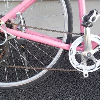 クロスバイク WEEKEND BIKES 7段変速 ピンク 配送無料