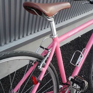 クロスバイク WEEKEND BIKES 7段変速 ピンク 配送無料
