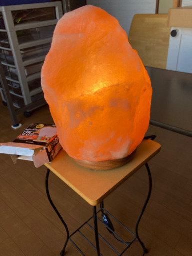 ナチュラル岩塩ランプ　7kg LED電球新品装着済