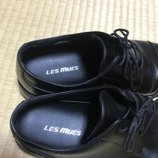 外羽根式ストレートチップシューズ 黒 LES MUES