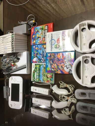 【取引中】WiiU　32G　本体＋人気ゲームソフト5本(スプラトゥーン他)＋その他おまけソフト9本ですぐに遊べるセット
