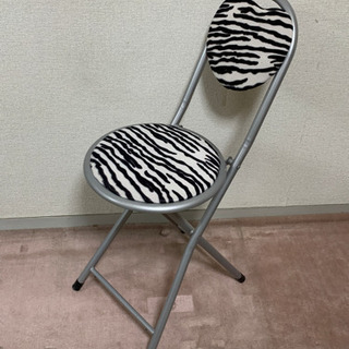 【美品】折り畳みチェア　パイプ椅子　ゼブラ柄（引き取り限定）