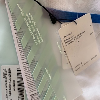 新品 OFF-WHITE パーカーＭ