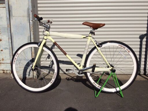 大人も着やすいシンプルファッション ホワイト ピストバイク 引き取り限定（FUJI 「フジ」 ピスト 自転車本体