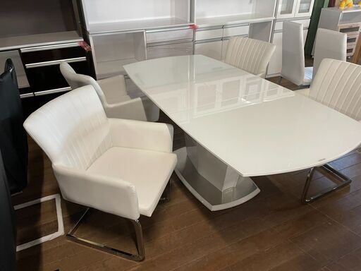 食卓5点セット！椅子新品！テーブルは伸長式です。通常99800円ヲ59800円です♪