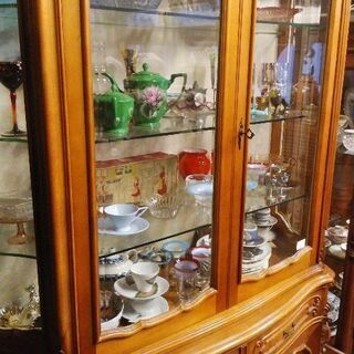 イタリア製キュリオケース　大きいですが美品です。棚画像追加しました。