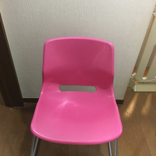 ピンクの椅子差し上げます