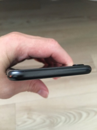 iPhone SE第二世代　ブラック　64GB