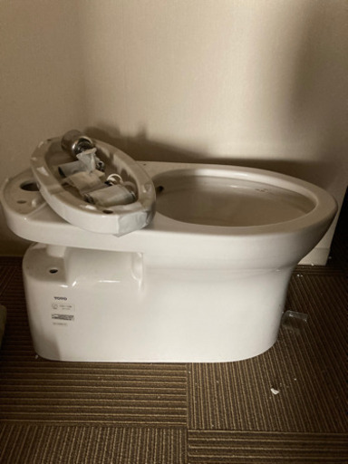 TOTO ピュアレスト　トイレ　便器とタンク