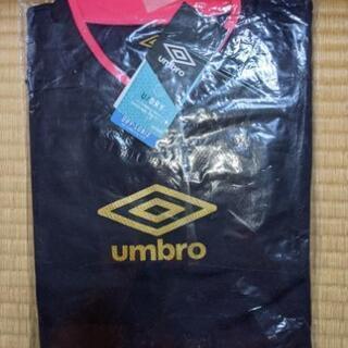 umbroのTシャツ