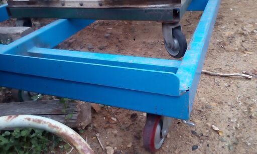 手押し台車2台セット青色超大型と鼠色中型背もたれ柱付きセット2万円