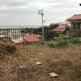 オーシャンビュー、ペット・DIY歓迎・庭付き戸建。初期費用0円で自分好みの静かな生活を − 神奈川県