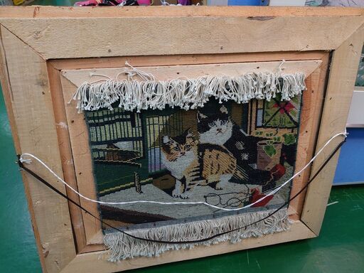 【店舗同時販売中】ペルシャ絨毯タペストリー額　片隅にたたずむ猫【問合わせ番号：112-042502-002】柏市周辺（柏、松戸、流山、我孫子）出張買取 引越し 処分 不要 生前整理 遺品整理 ご相談下さい！ 店舗同時販売中】ペルシャ絨毯タペストリー額 片隅にたたずむ猫【問