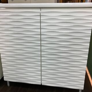 波型扉　キャビネット　白