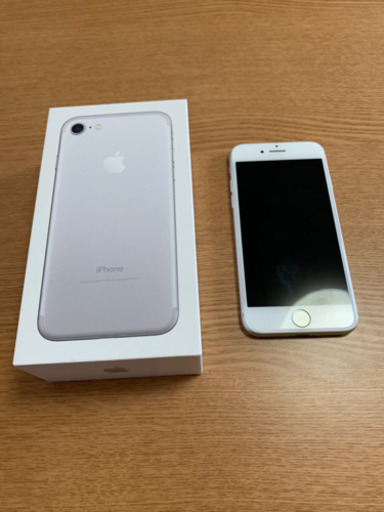 iPhone7シルバー iPod touchシルバー付き スマホ