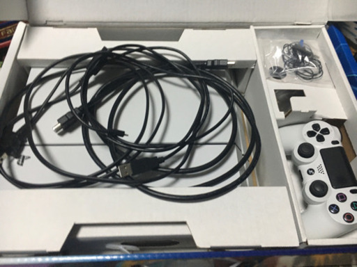 すぐ遊べる中古品　PlayStation4 CUH-1100A グレイシャーホワイト