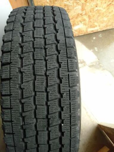 ハイエース　スタッドレス　195/80R15　ホイールつき　中古