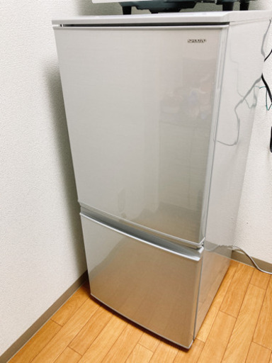 【新潟県 限定】２０１７年製 SHARP 137L 「つけかえどっちもドア」左開き、右開き どちらも可能　耐熱100℃トップテーブル 冷蔵庫　SJ-D14D-Ｓ