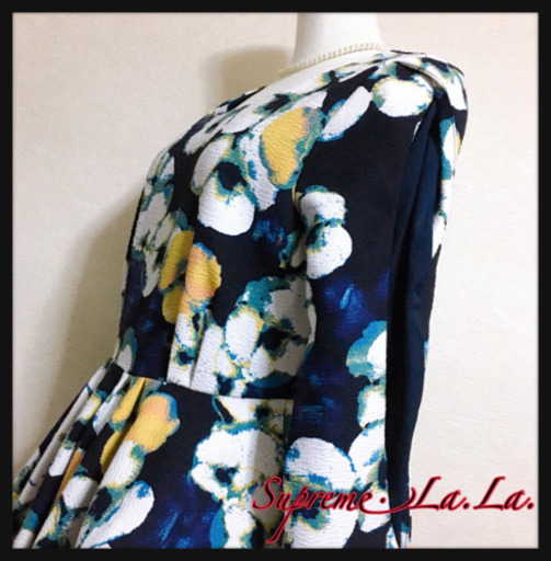 Supreme La La 花柄フレアワンピース ドレス 紺系 大人可愛い 2点目お安い方半額 佐原の服 ファッションの中古 古着あげます 譲ります ジモティーで不用品の処分