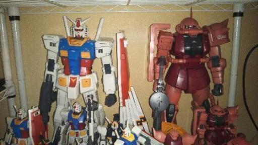 メガサイズガンプラ(ガンダム、シャアザク)