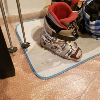 スキー スキーセット 板&ストック&ブーツ ワンシーズンのみ使用。