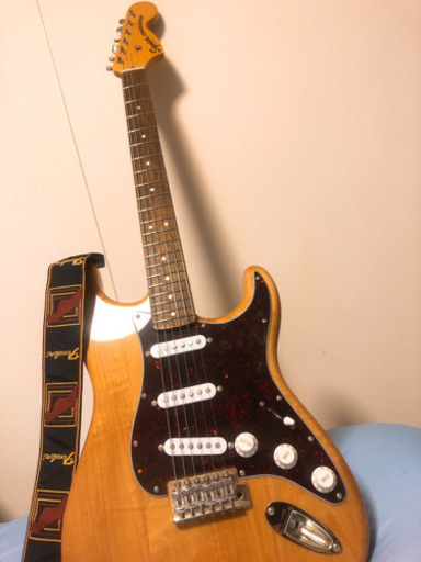 弦楽器、ギター squier fender Stratocaster 70s
