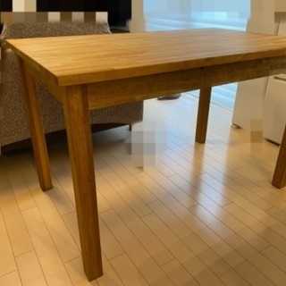 IKEAのテーブル（INGO）