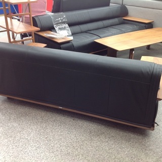 カリモク本革2人掛けソファー