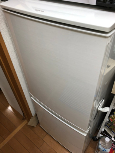 2017年製のSHARP冷蔵庫です。