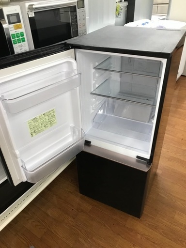 ガラストップの黒家電 冷蔵庫 SHARP 2018年 137ℓ