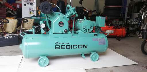 日立　べビコン　エアーコンプレッサー　5馬力　200Ｖ　3.7kw　3.7P-9.5V6