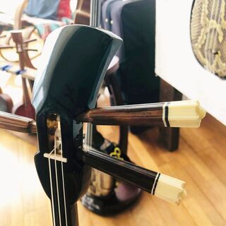 専門店リペア済み。教室使用で良く鳴る本皮強化張り三線 専門店リペア済み。教室使用で良く鳴る本皮強化張り三線