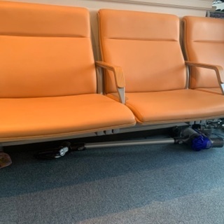 オカムラ　高品質　ロビーチェア　オレンジ