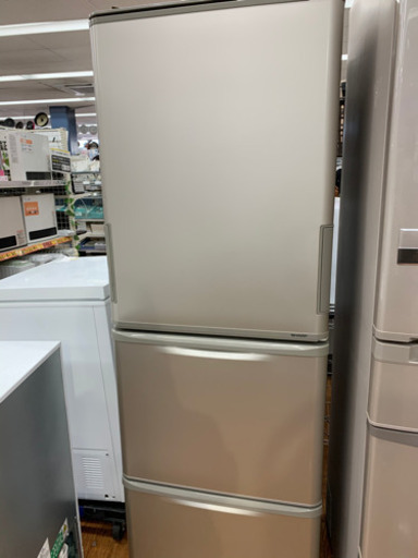 SHARPの大きめ3ドア冷蔵庫です！